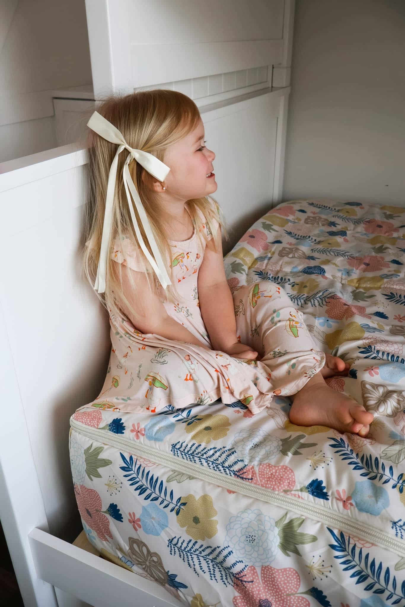 Dainty Long Tail Ribbon bow