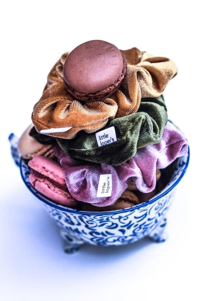 VELVET SCRUNCHIES