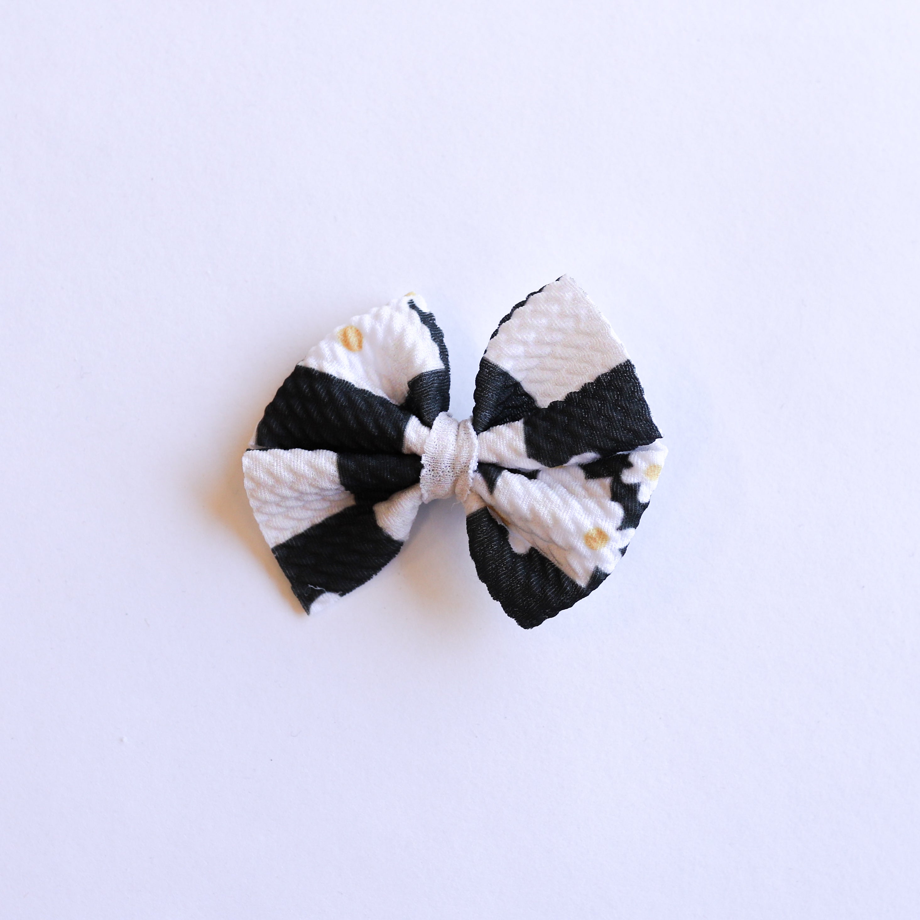 Cool Daisies Checker Butterfly and Dainty