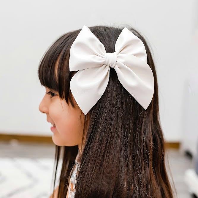 Medium Swanky Bows - Pleathers