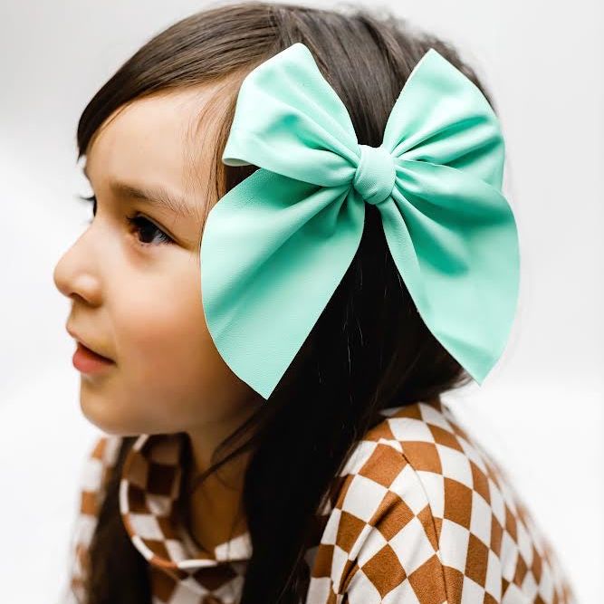 Medium Swanky Bows - Pleathers