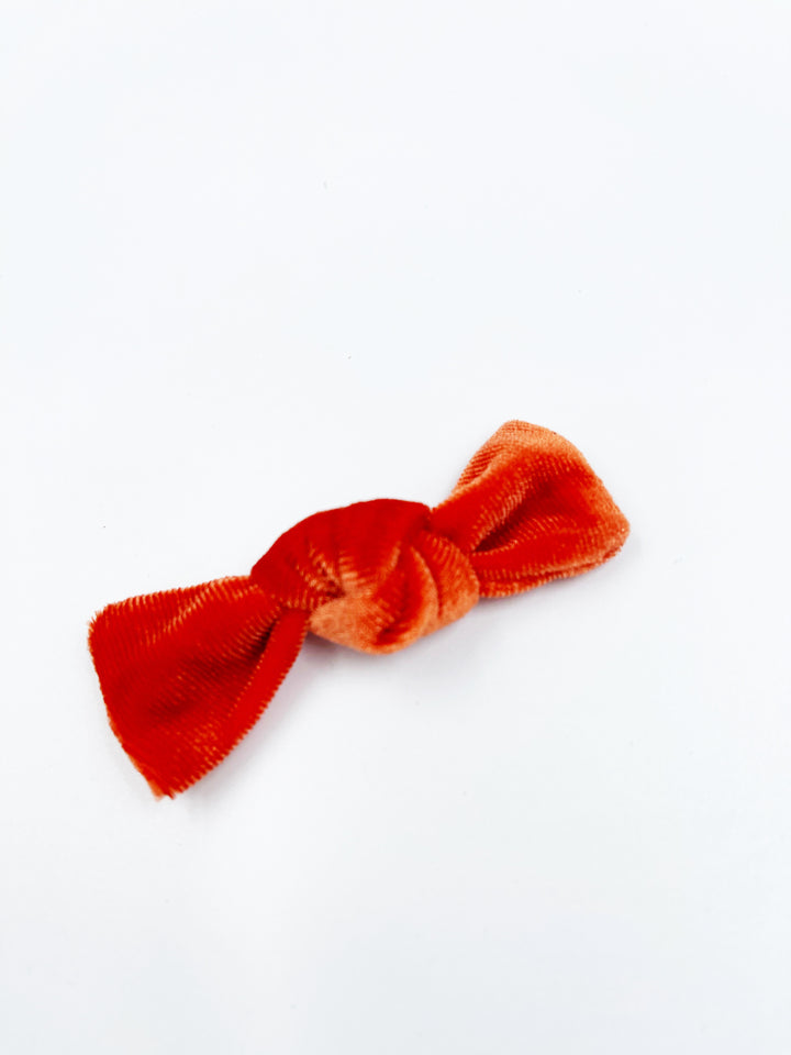 LITTLE KNOTTY BOW VELVET CLIP